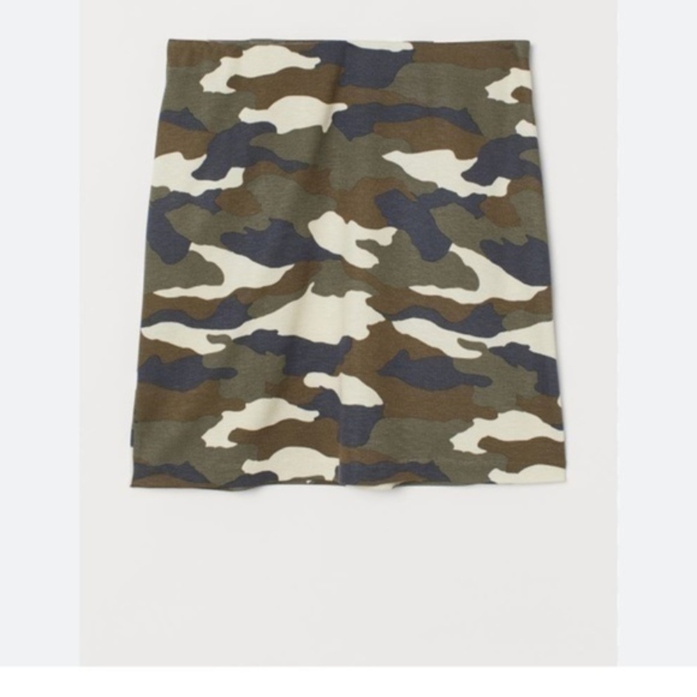 H&M Camo Print Mini Skirt ✨NWT✨